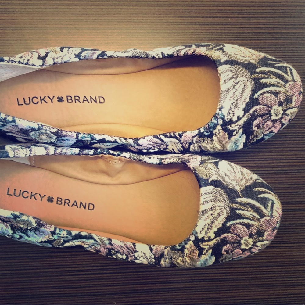 FINAL Lucky Brand Flats Floral size 7